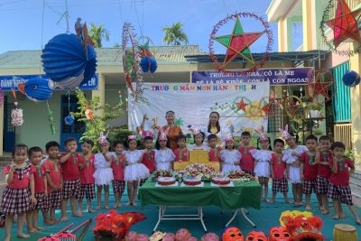 Trung thu là dịp để các con thoả thích vui chơi được phá cổ , được xem múa lân, được rước đèn  và được xem Chú Cuội Cung Trăng , Chị Hằng Nga, Chị Thỏ Ngọc phải không nào ?     Và như thường lệ hàng năm Trường MN Hành Thịnh chúng ta tổ chức cho các con vui chơi và được phá cỗ .Các con rất vui❤❤❤❤❤
